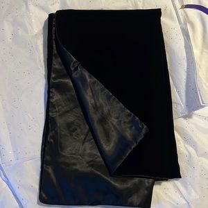 Black reversible Satin/Velvet Wrap